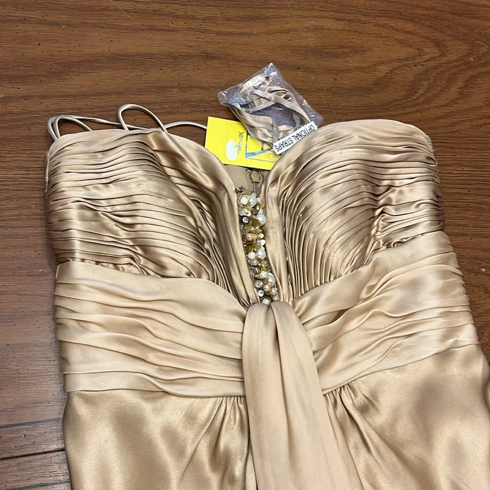 COPY - Gold Glamour Prom Dress with Elegant Design - Picture 2 of 16